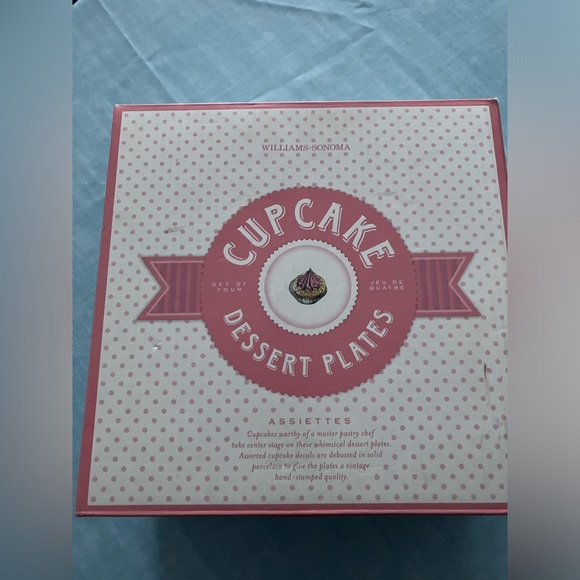 Williams Sonoma White Cupcake Dessert plates (set of four) - Picture 8 of 8